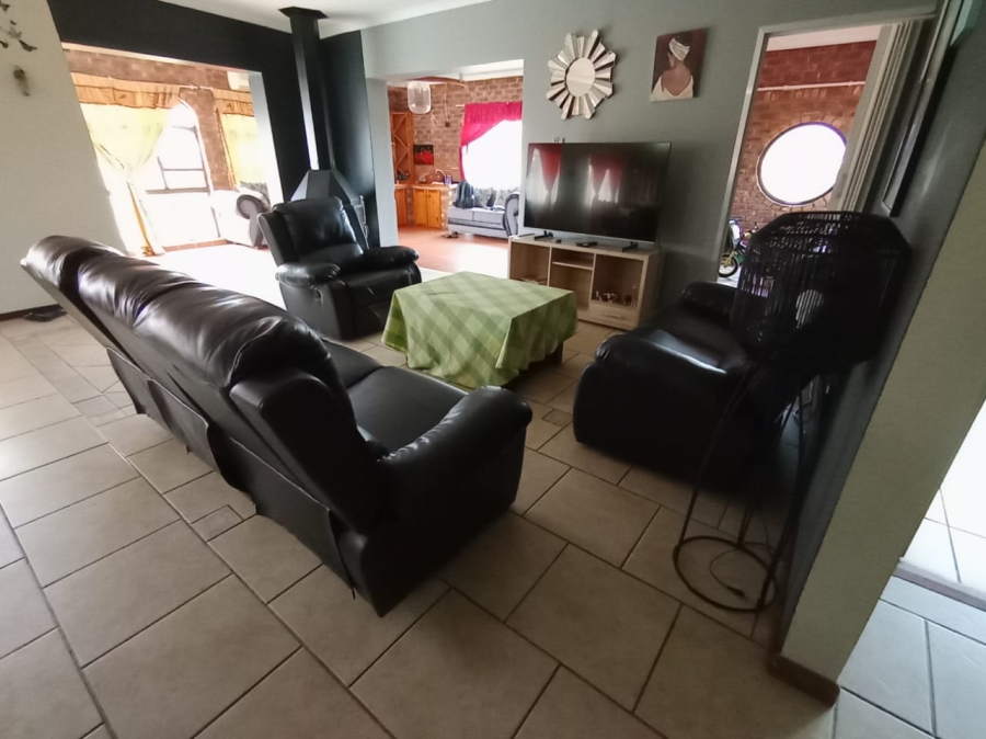 4 Bedroom Property for Sale in Wavecrest Eastern Cape